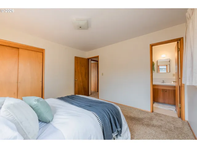 Bedroom, Primary