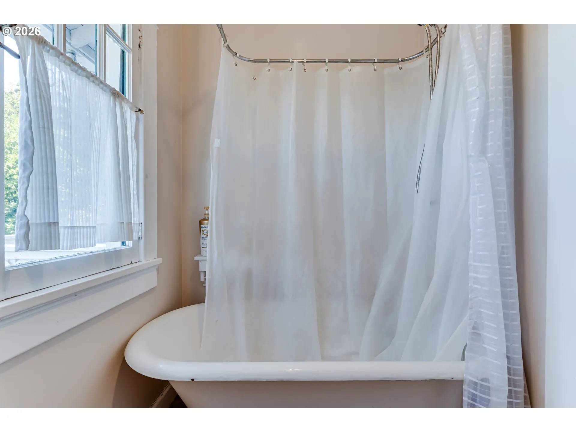 Primary Bedroom-Attached Bathroom