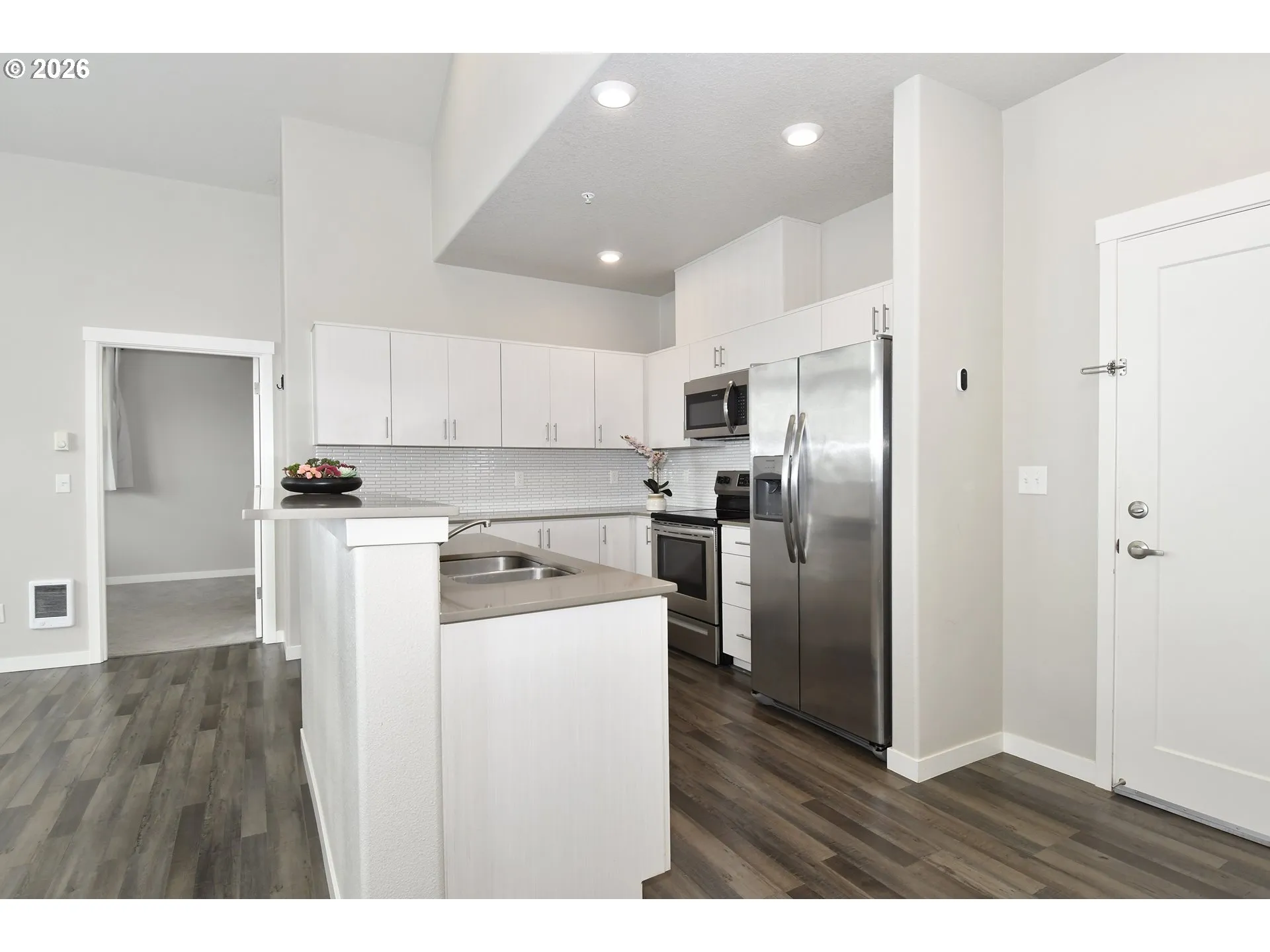 Kitchen-Breakfast Bar