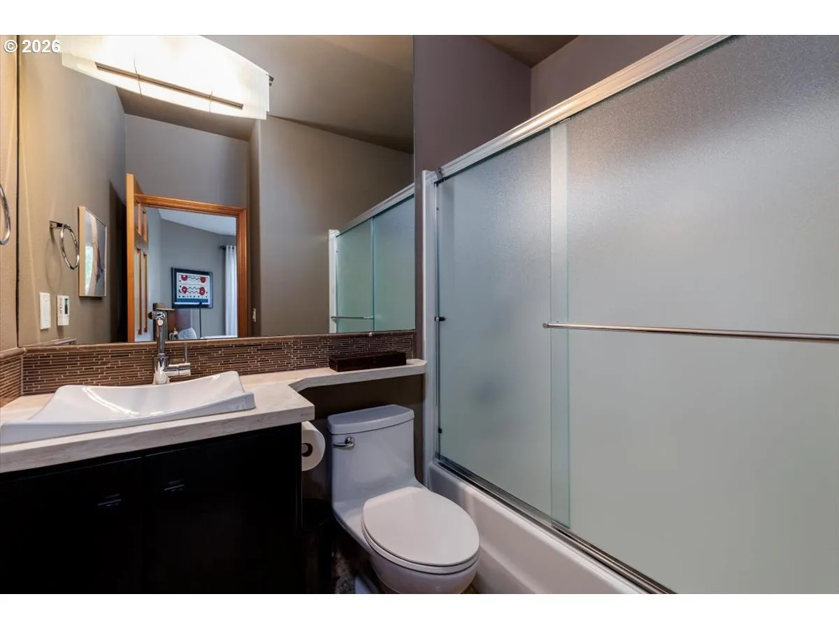 Bathroom, Attached-Lower