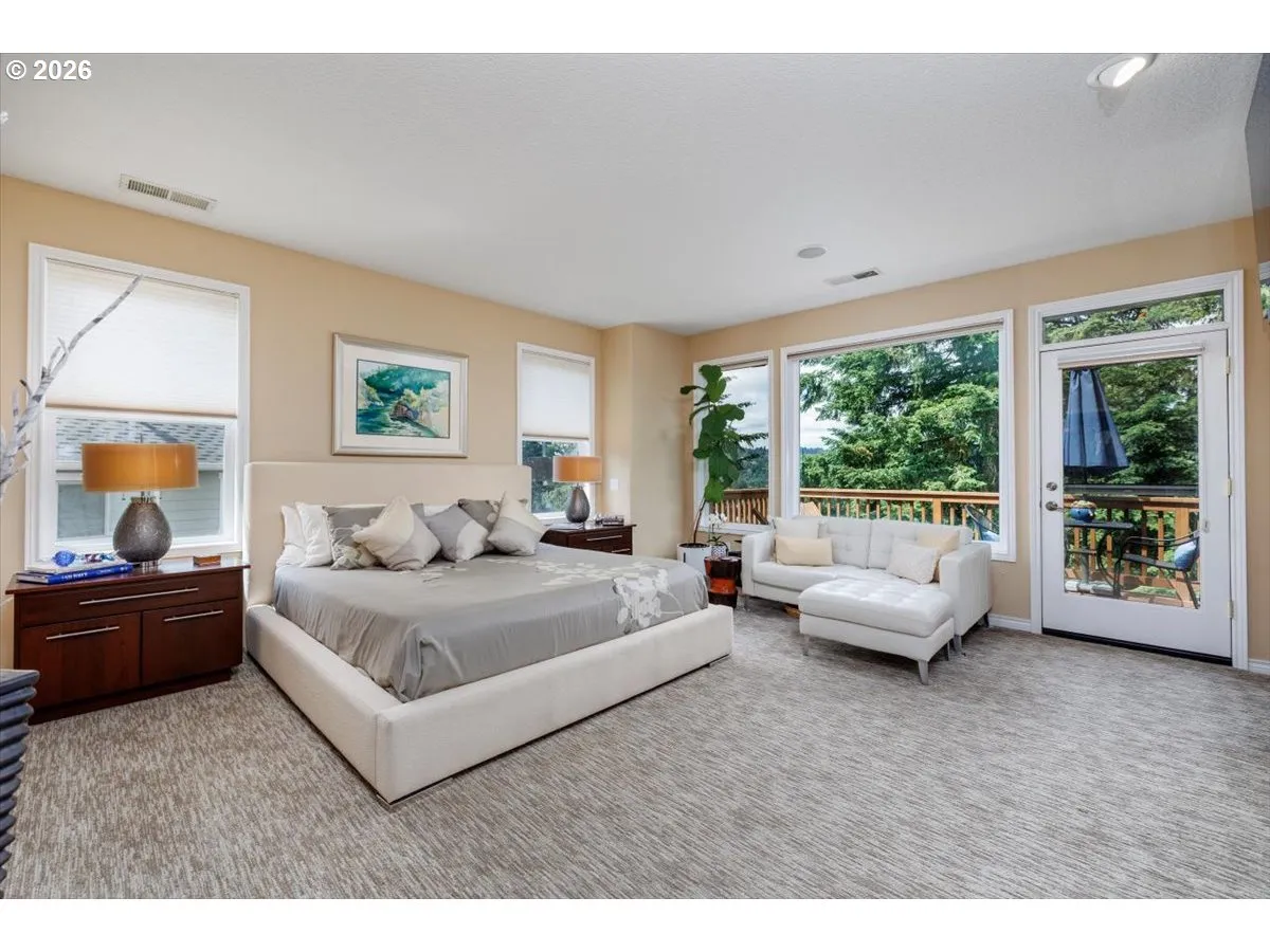 Primary Bedroom-Upper