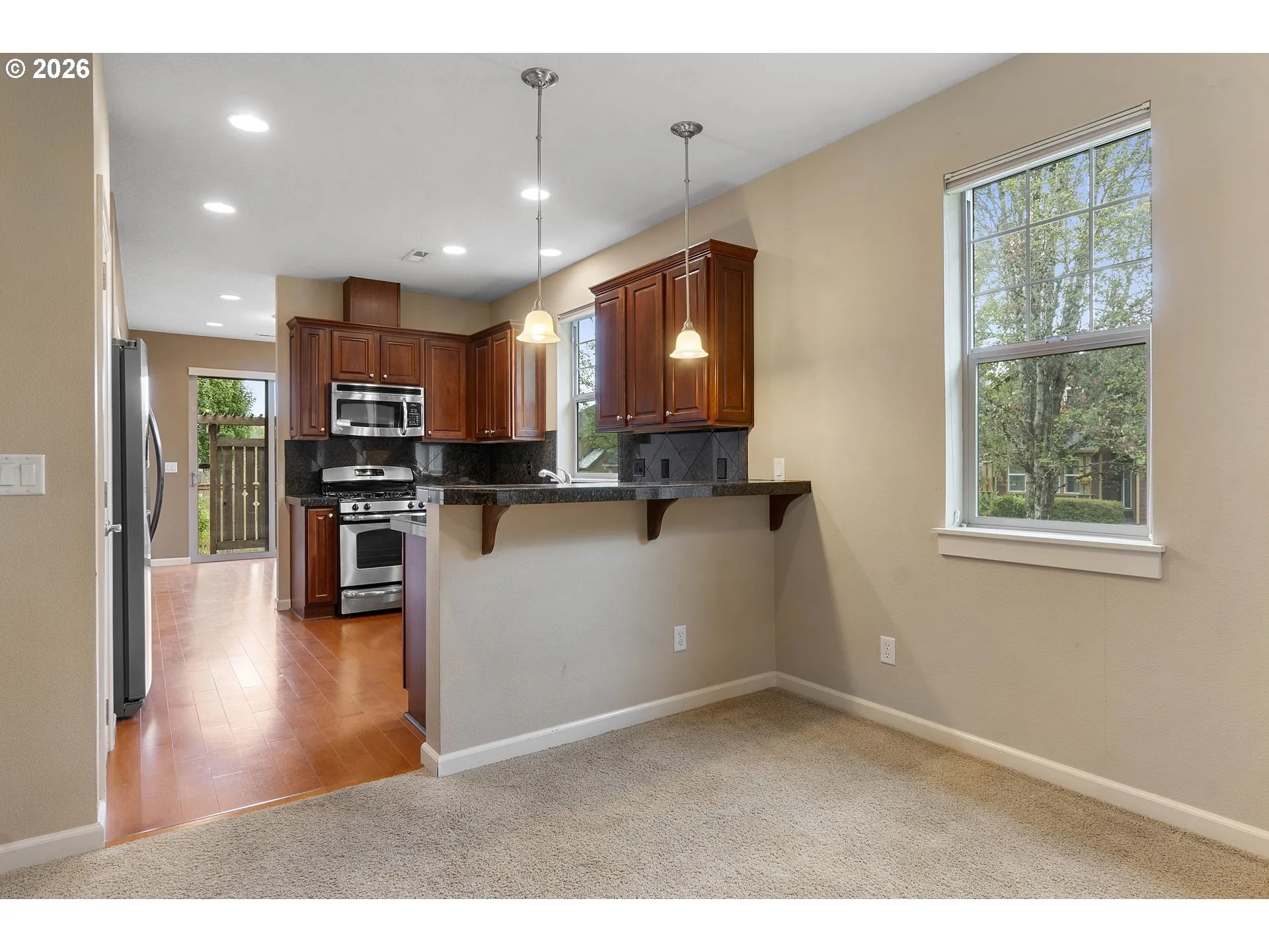 Kitchen-Breakfast Bar