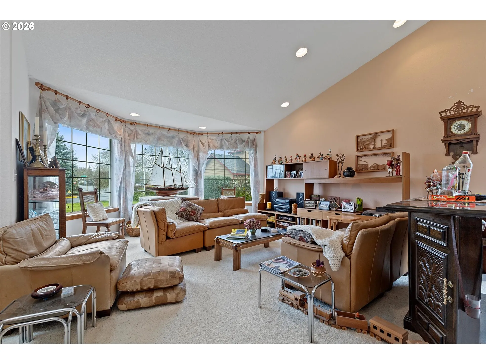 Living Room-Vaulted Ceilings