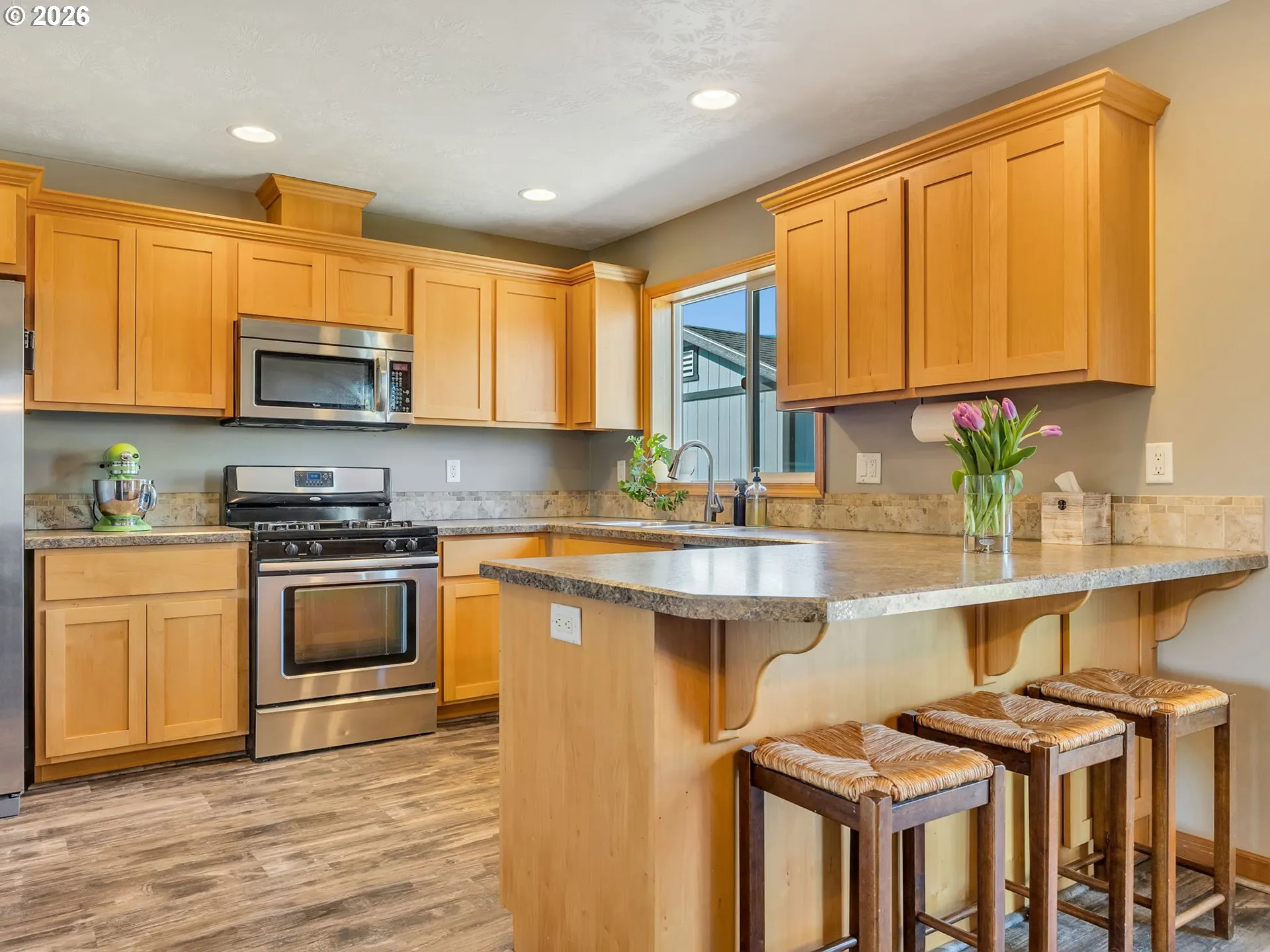 Kitchen-Breakfast Bar