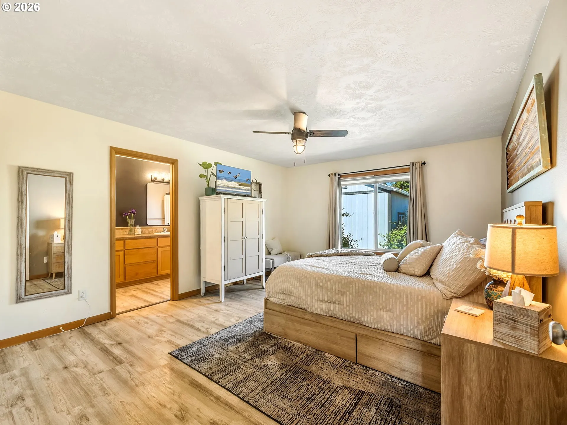 Bedroom, Primary