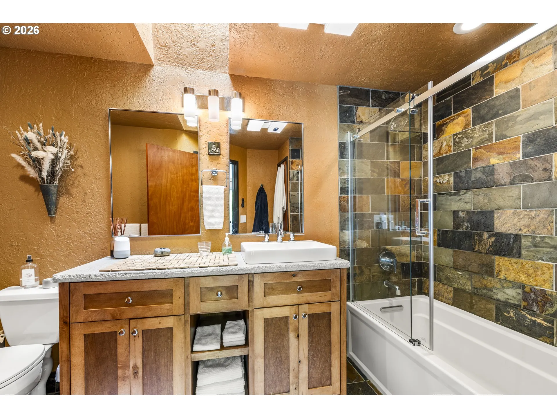 Bathroom, Attached-Upper