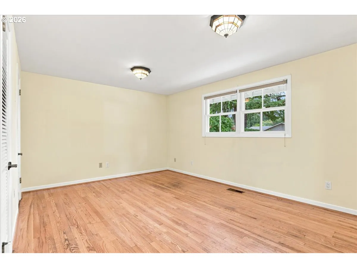Bedroom, Primary