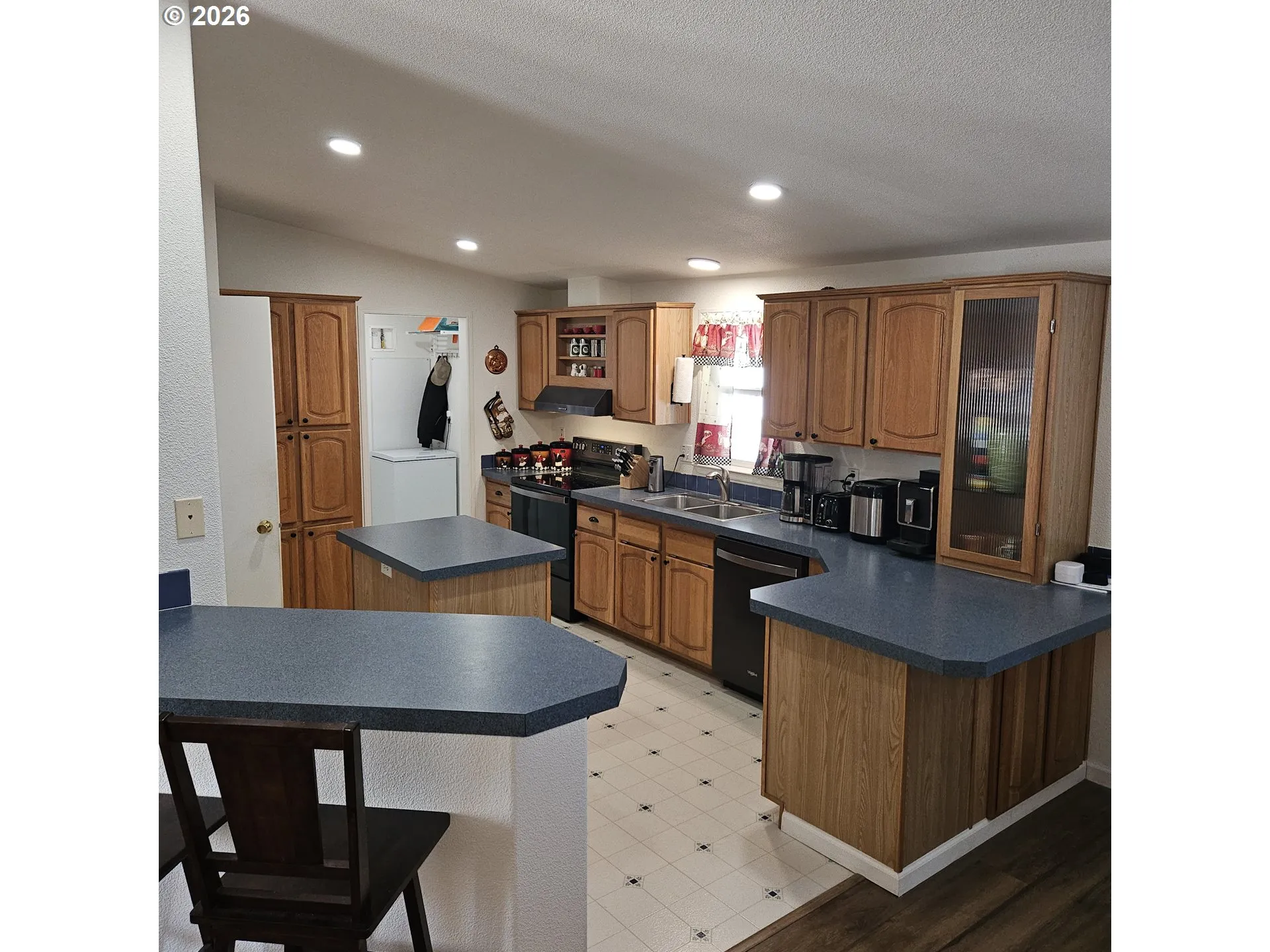 Kitchen-Eating Area