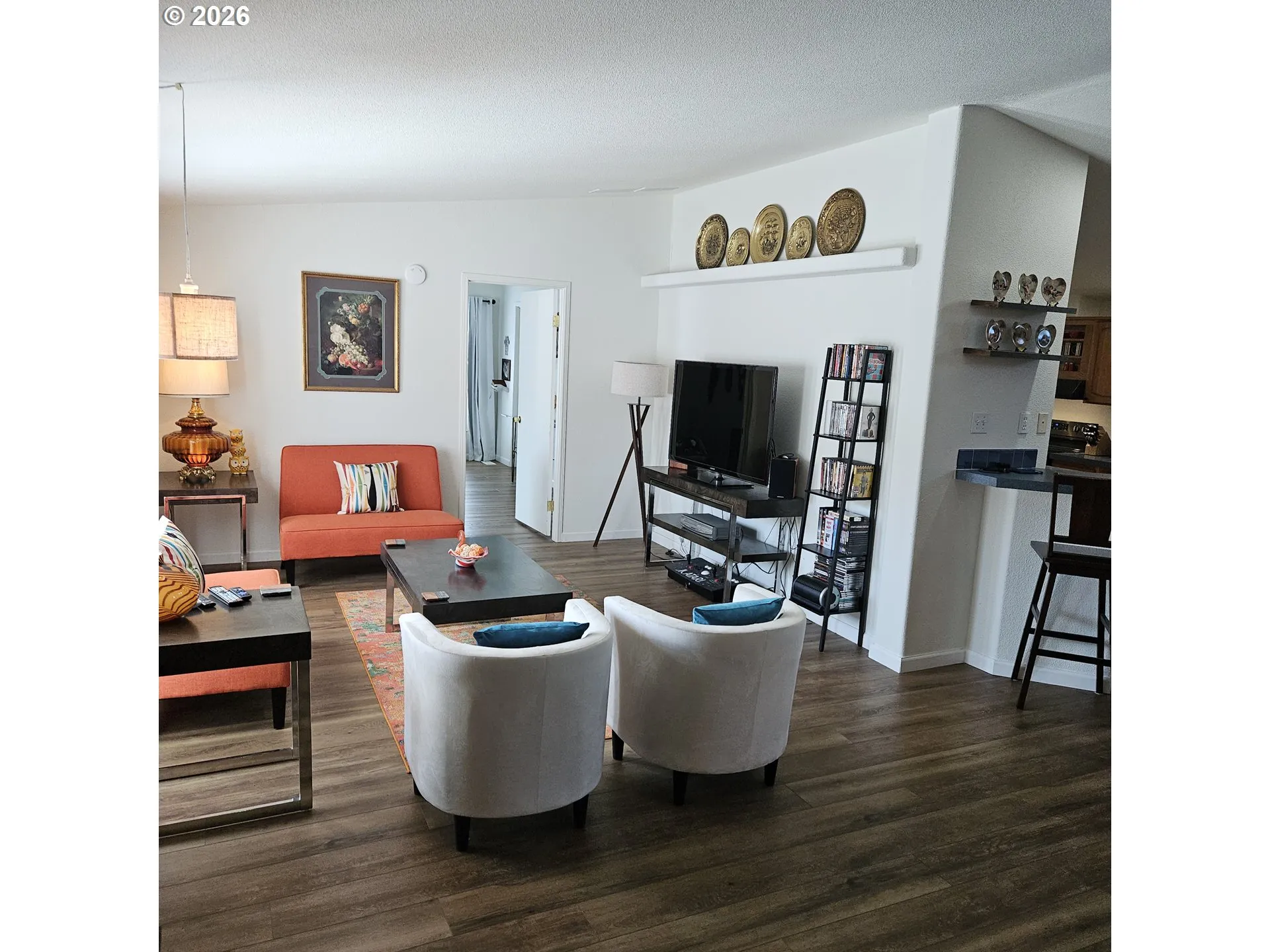 Living Room-Vaulted Ceilings