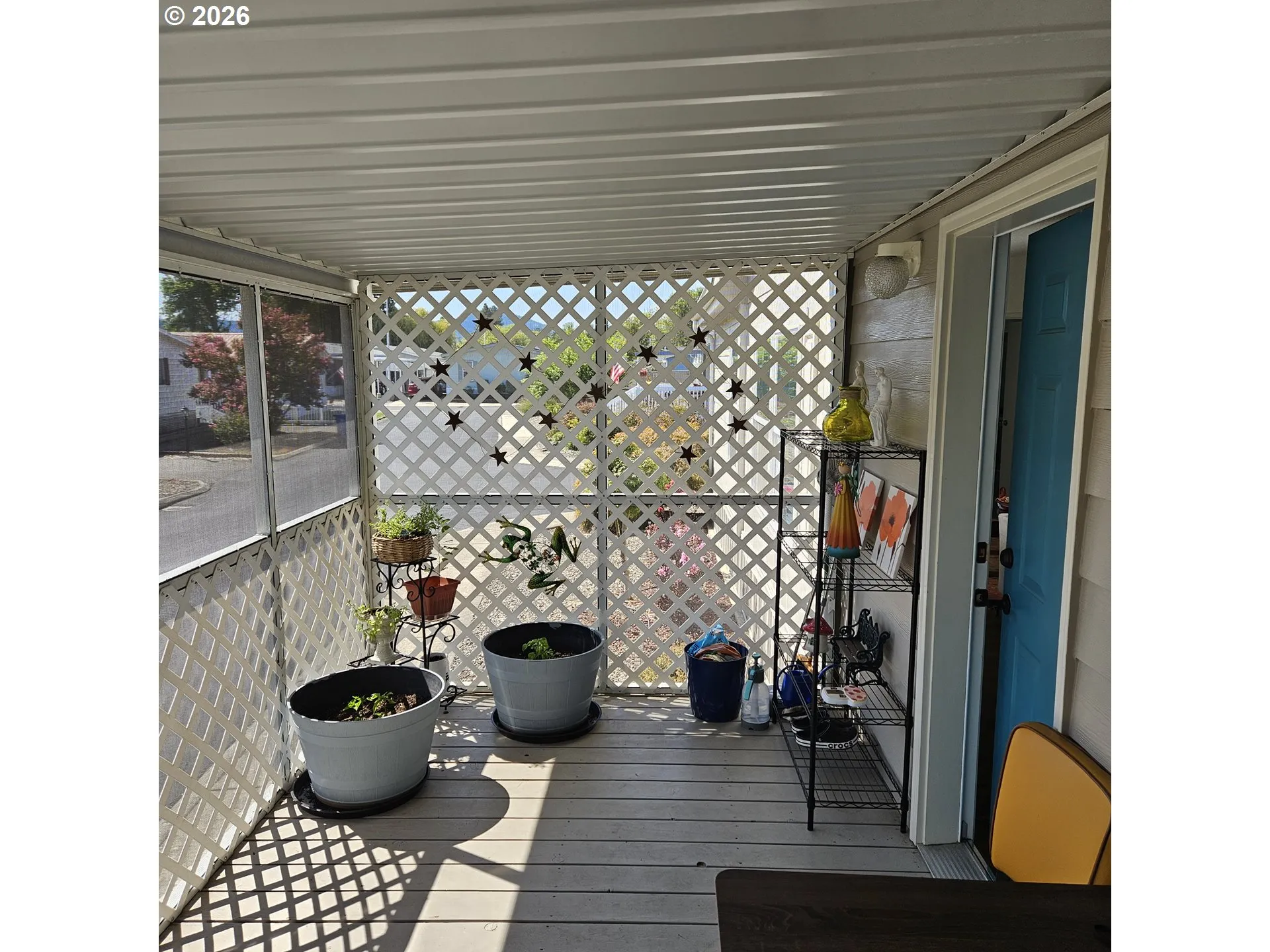 Porch, Screened in