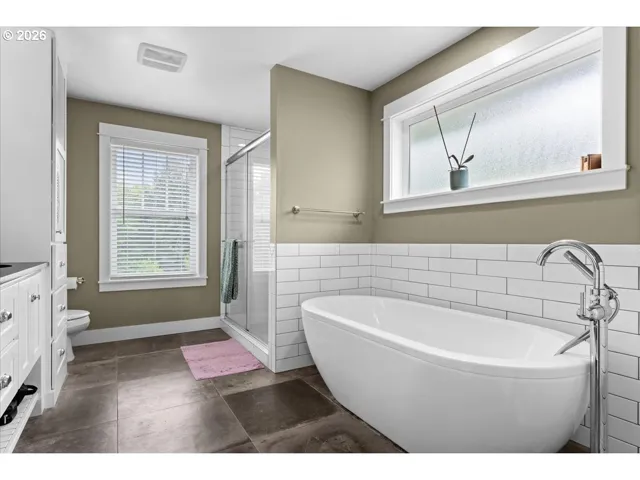 Owner's Suite Bathroom-Garden Tub