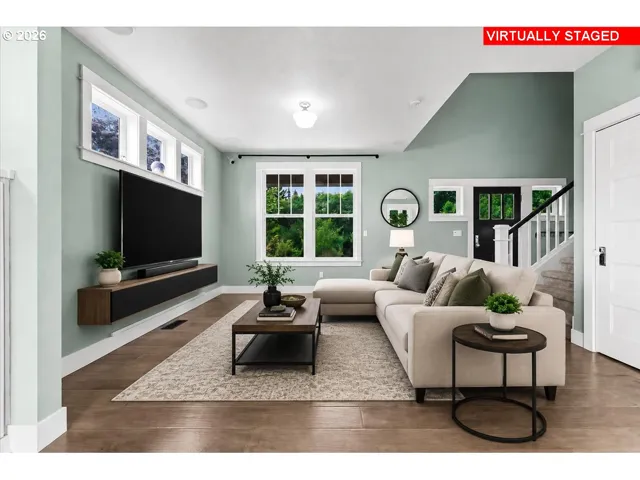 Living Room/Entrance