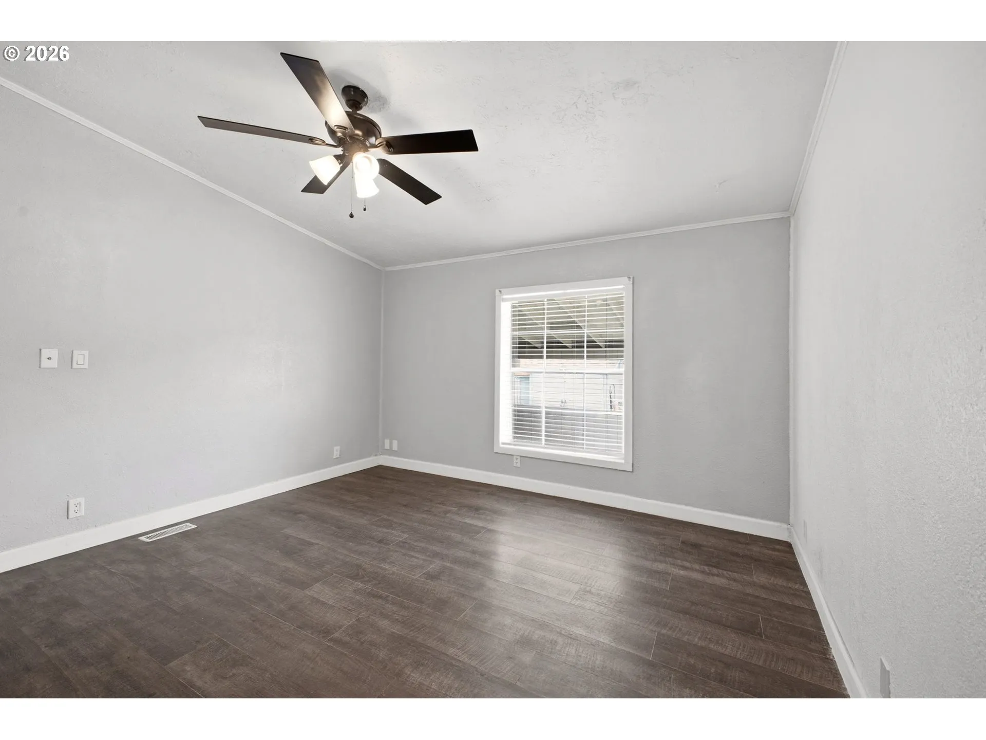 Bedroom, Primary-Vaulted Ceilings