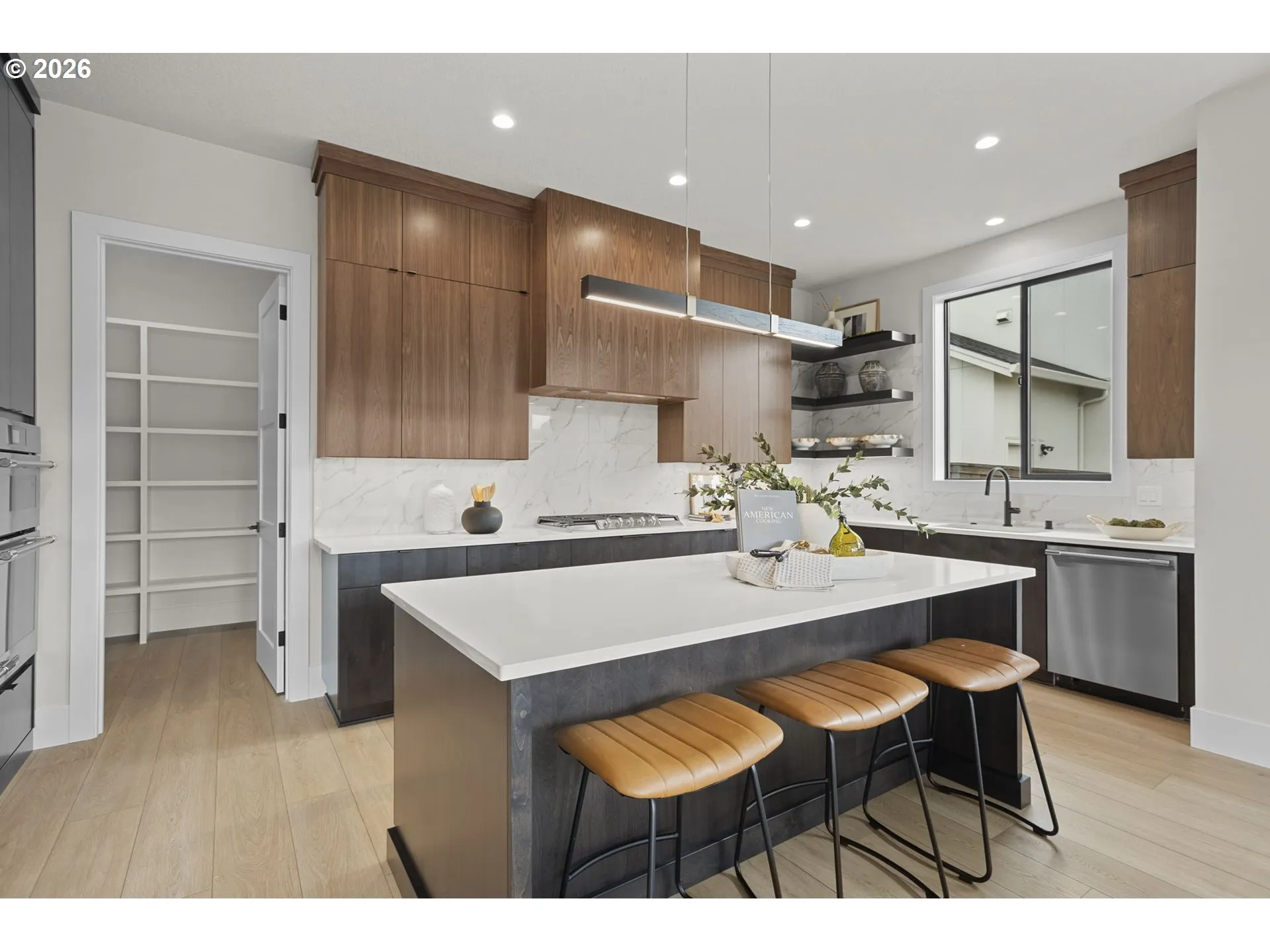 Kitchen-Breakfast Bar