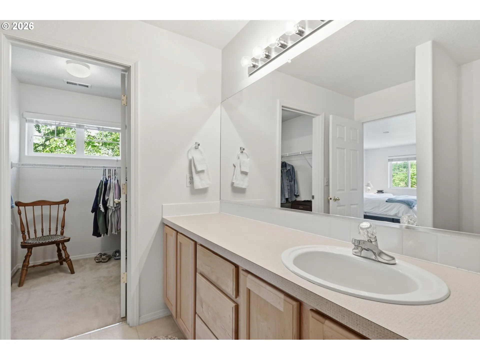 Bathroom, Attached-Walk-In Closet