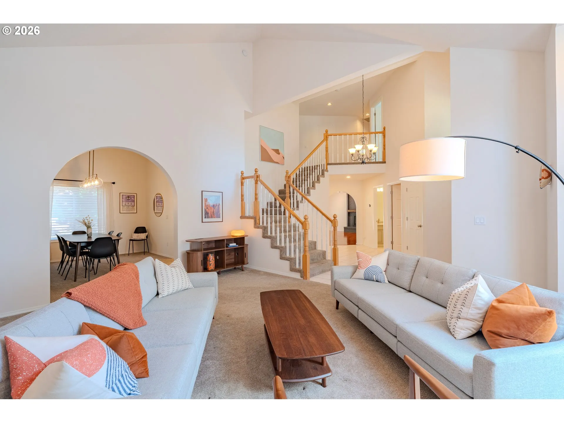 Living Room/Entrance