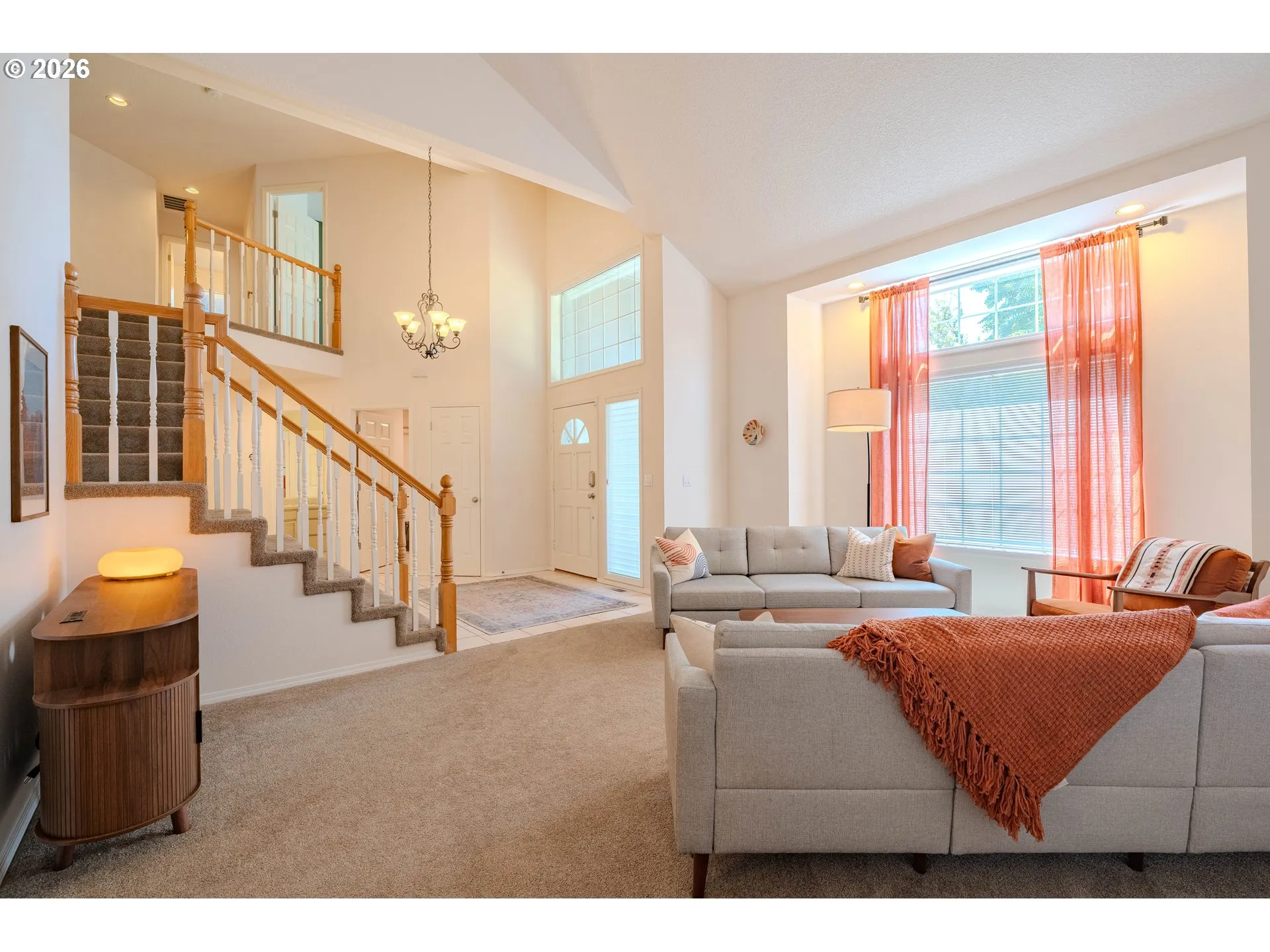 Living Room/Entrance