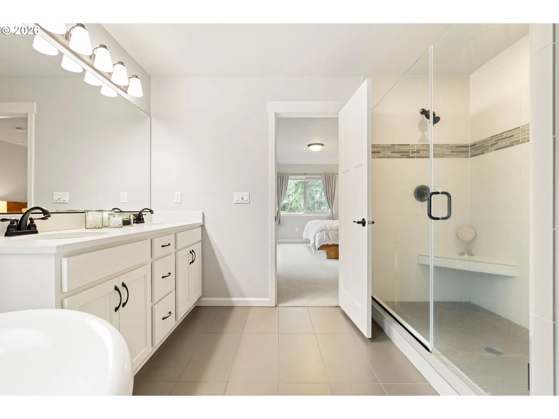 En Suite Bathroom-Upper