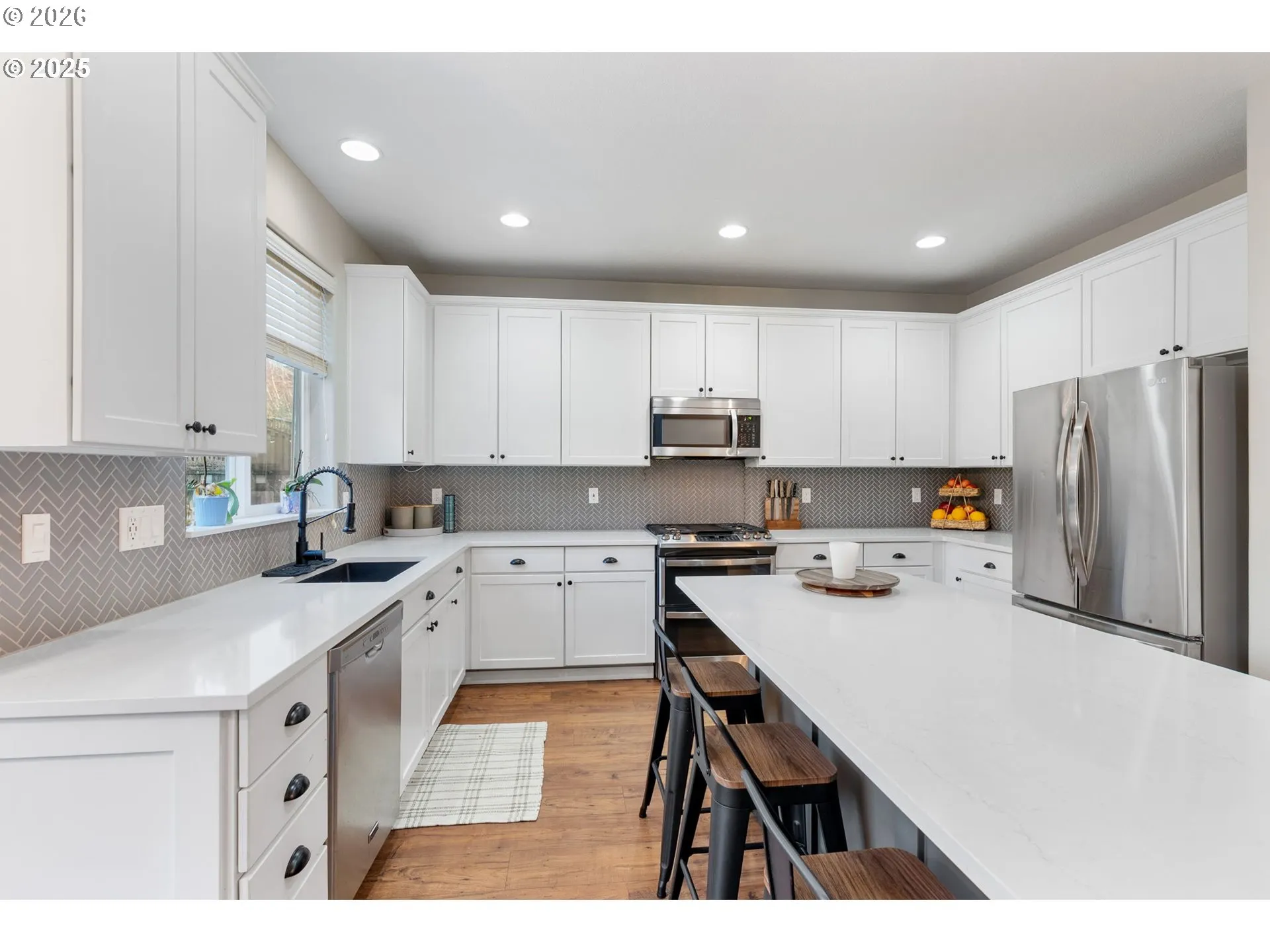 Kitchen-Breakfast Bar