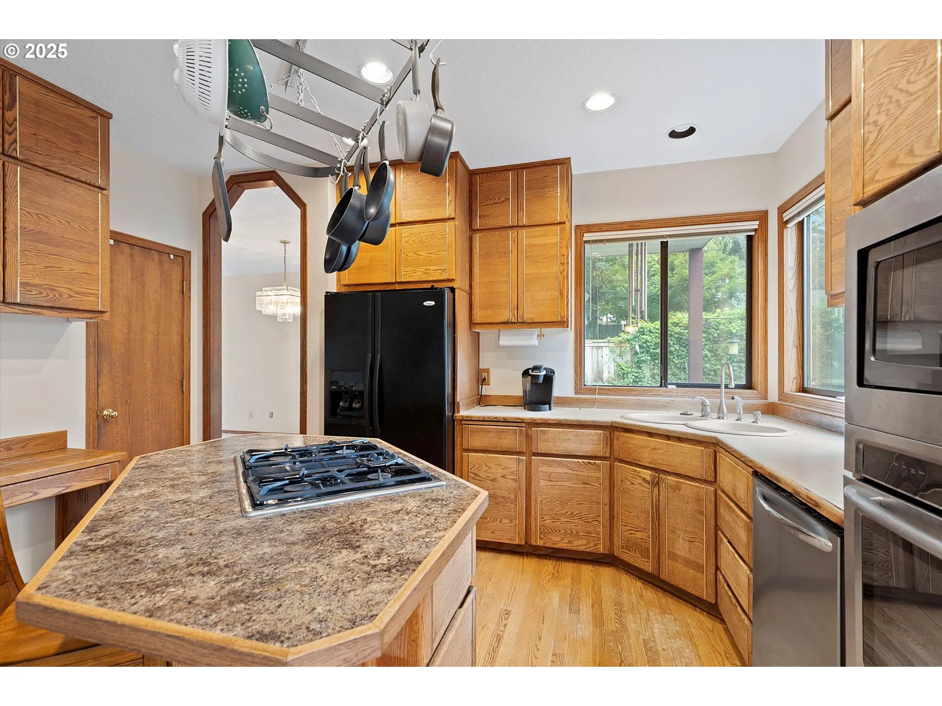 Kitchen-Breakfast Bar