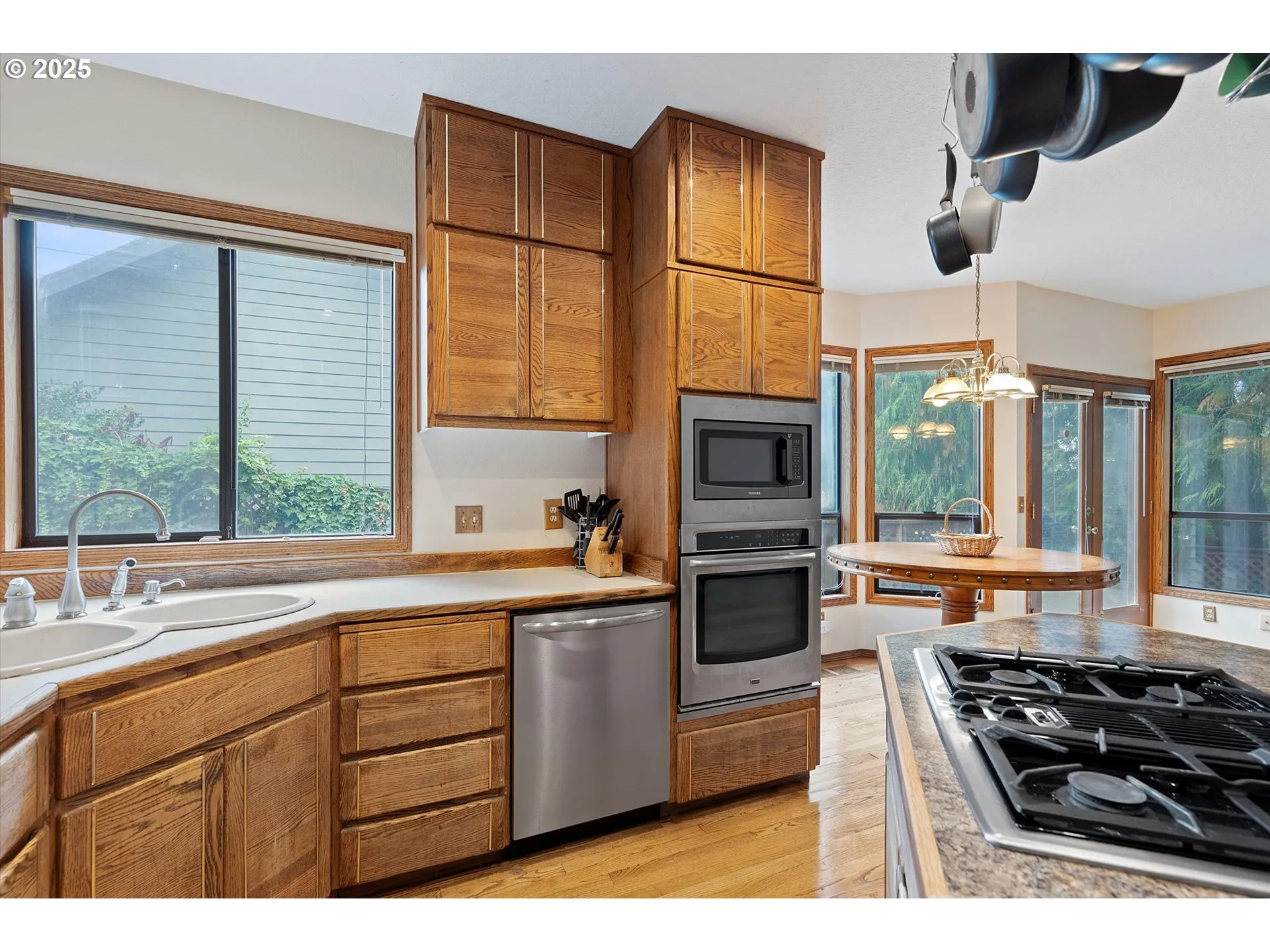Kitchen-Cooking Island