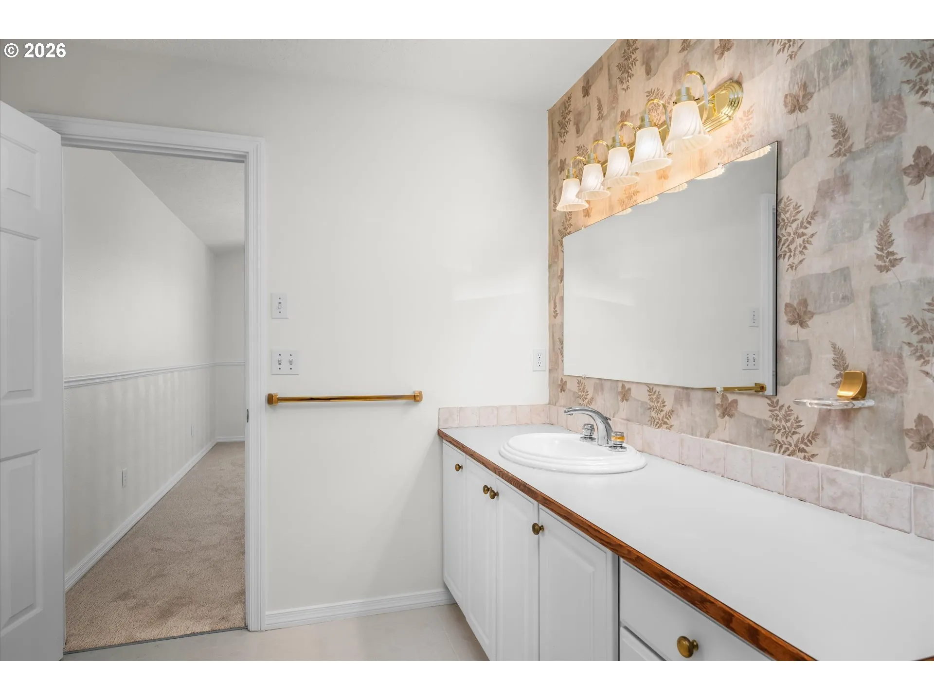 Bathroom, Attached-Upper