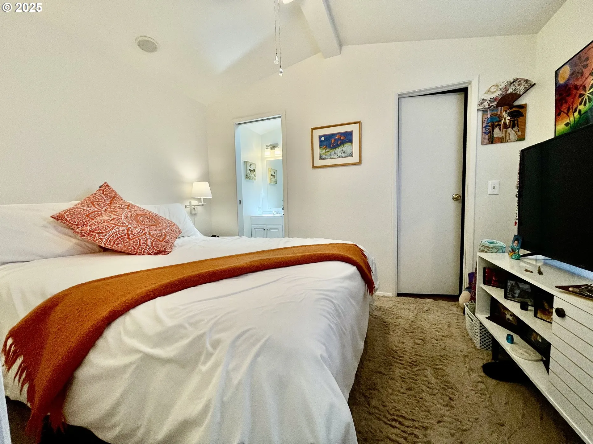 Bedroom-Full Bathroom