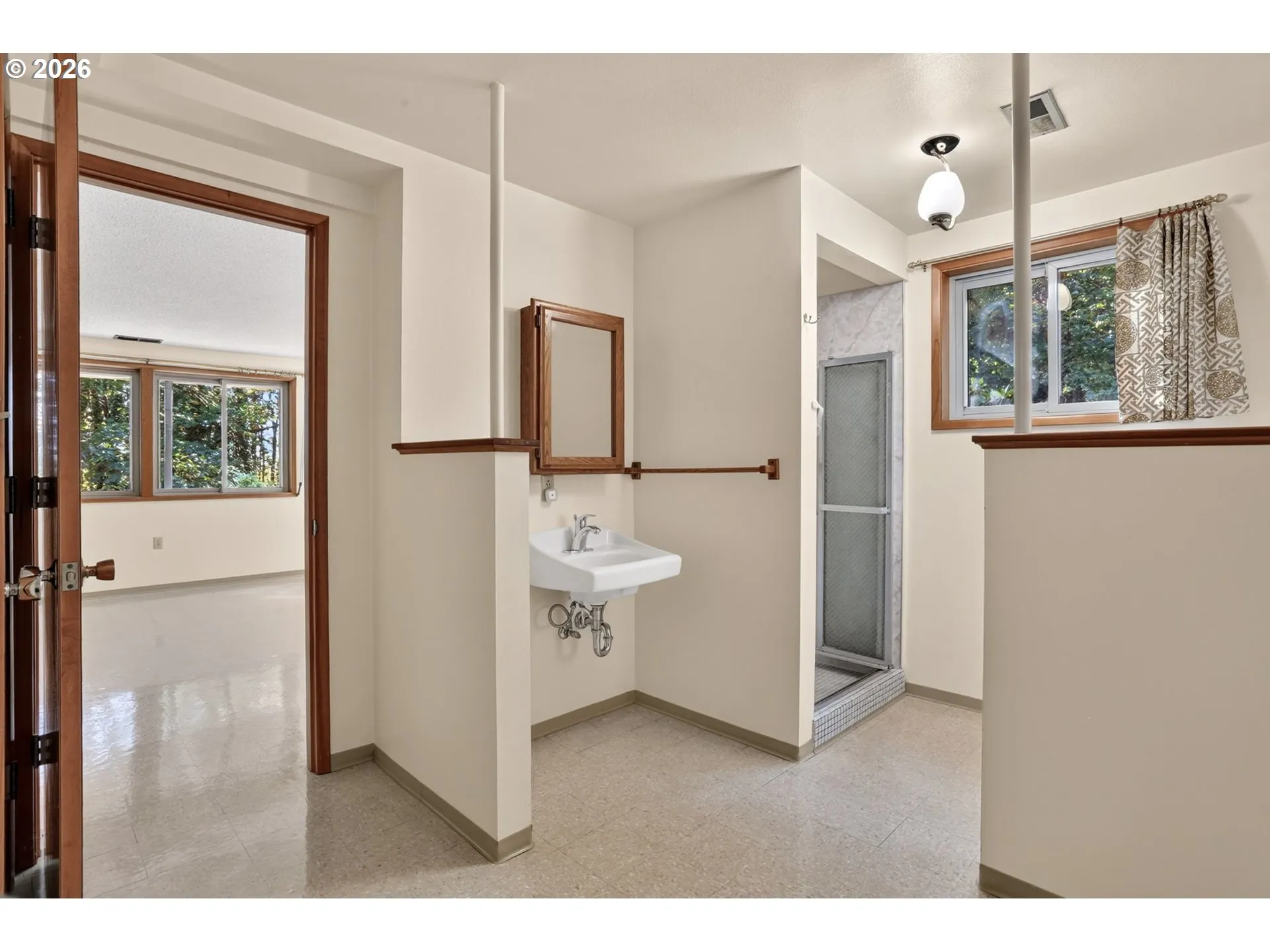 Bathroom, Continental-Second Primary