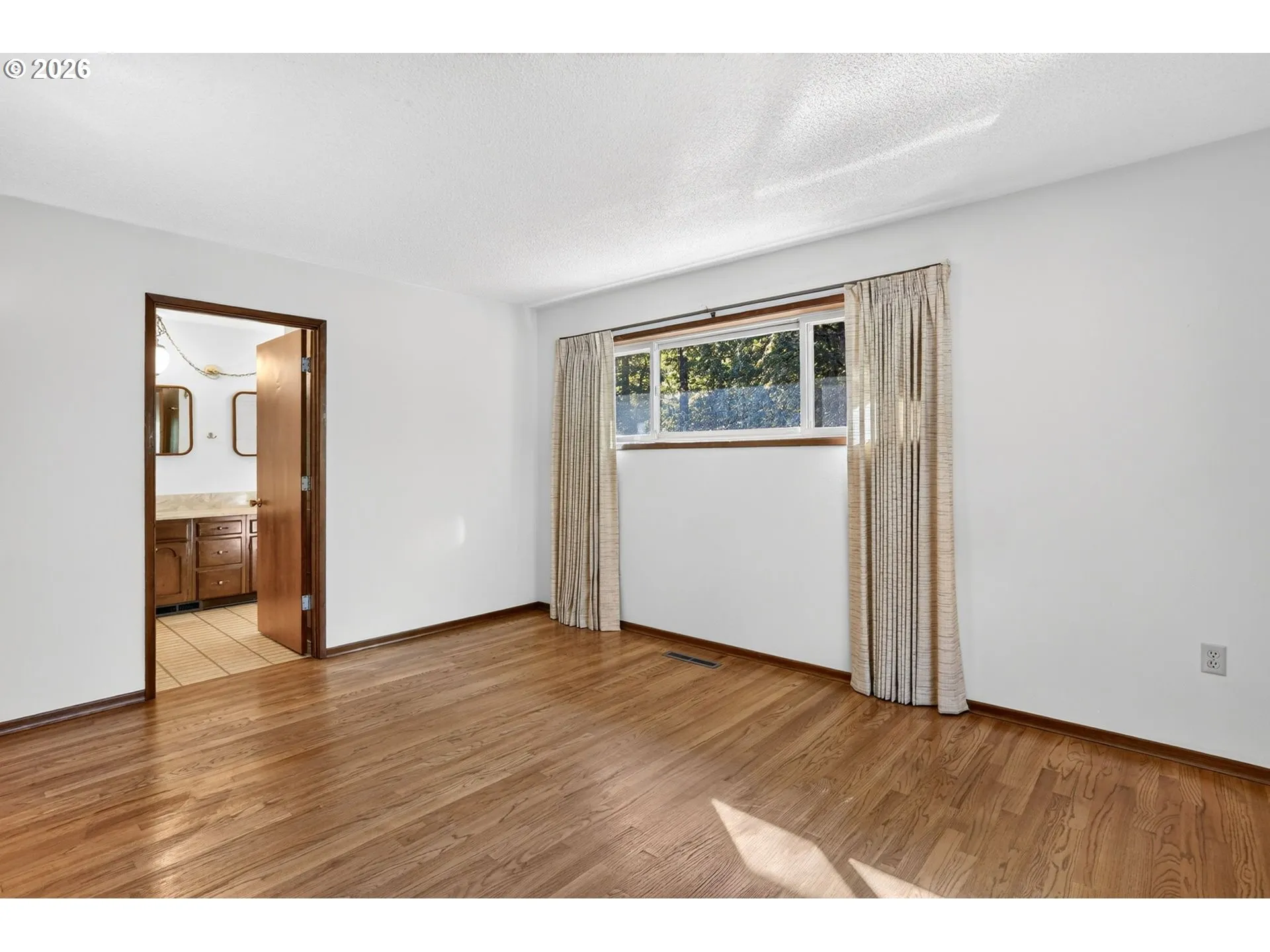 Primary Bedroom-Main