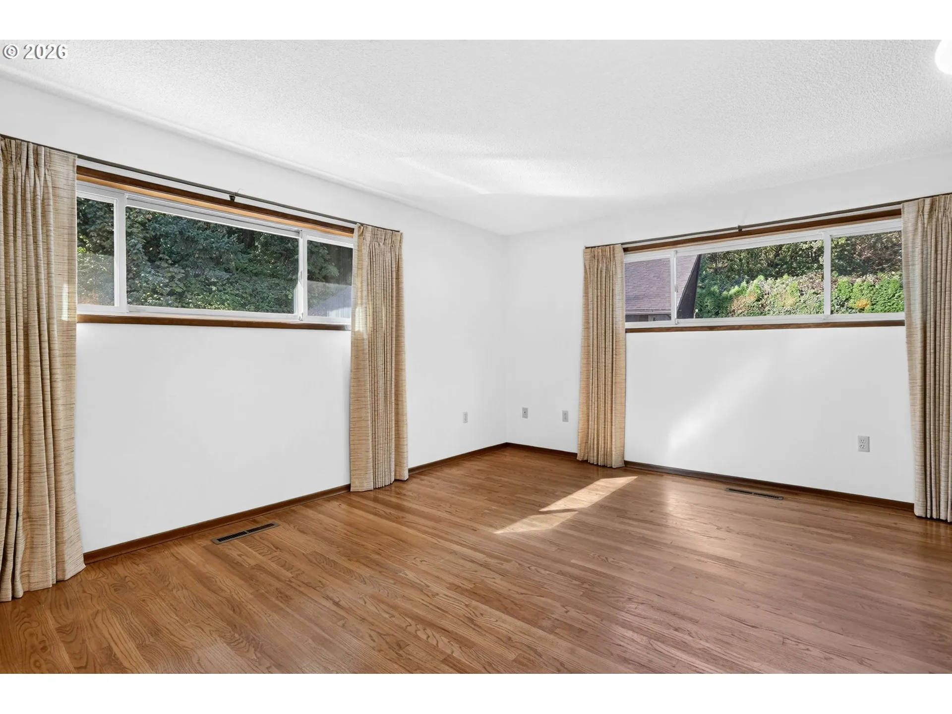 Primary Bedroom-Main