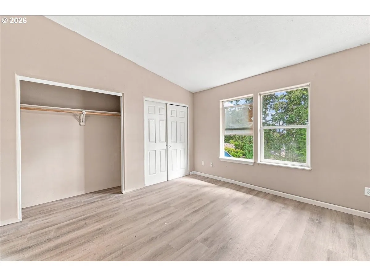 Bedroom, Primary