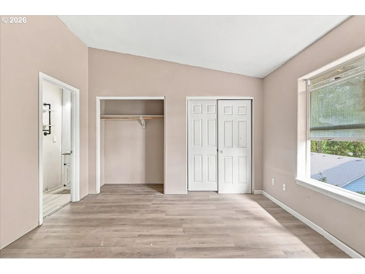 Bedroom, Primary