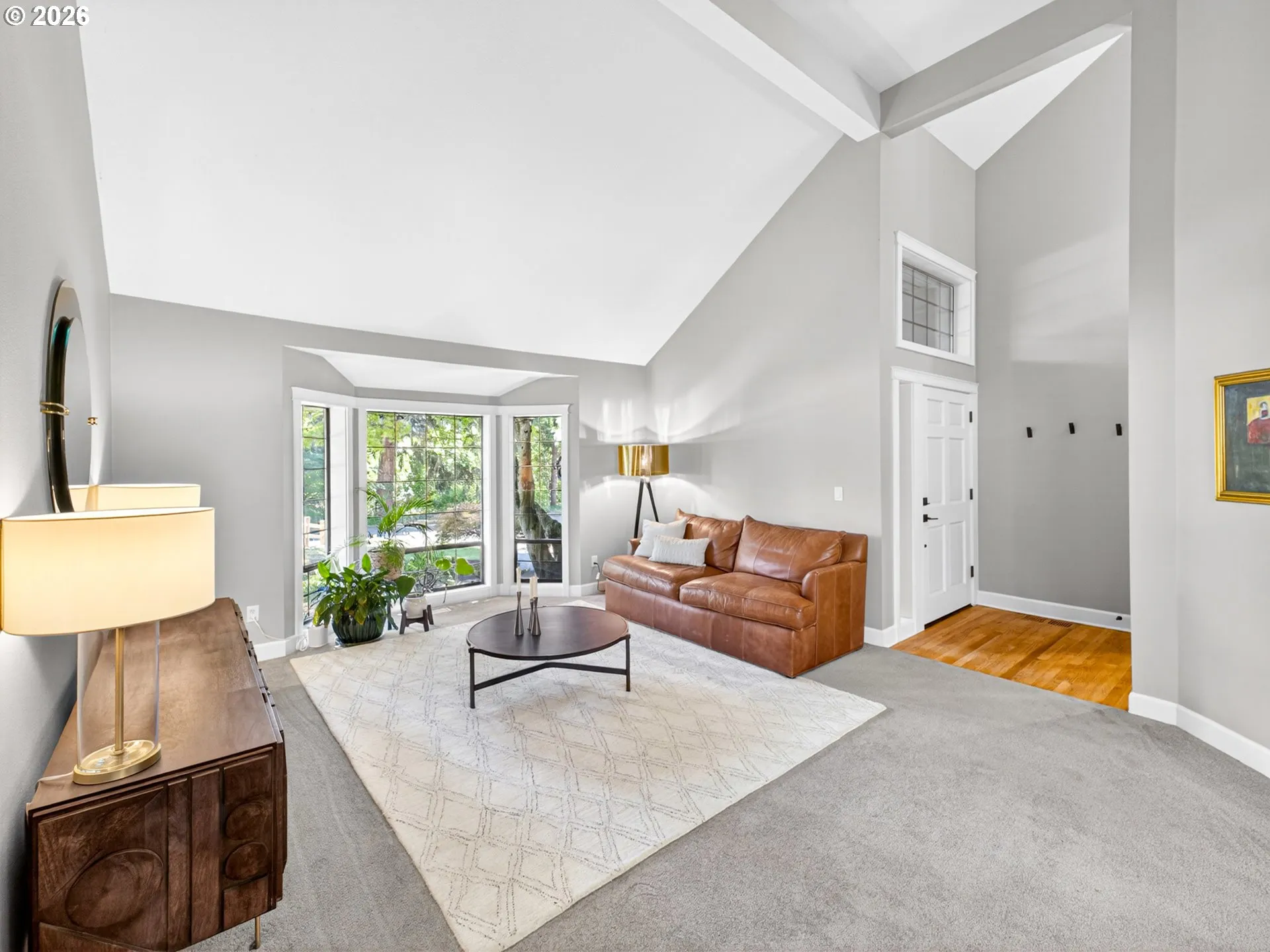 Living Room/Entrance
