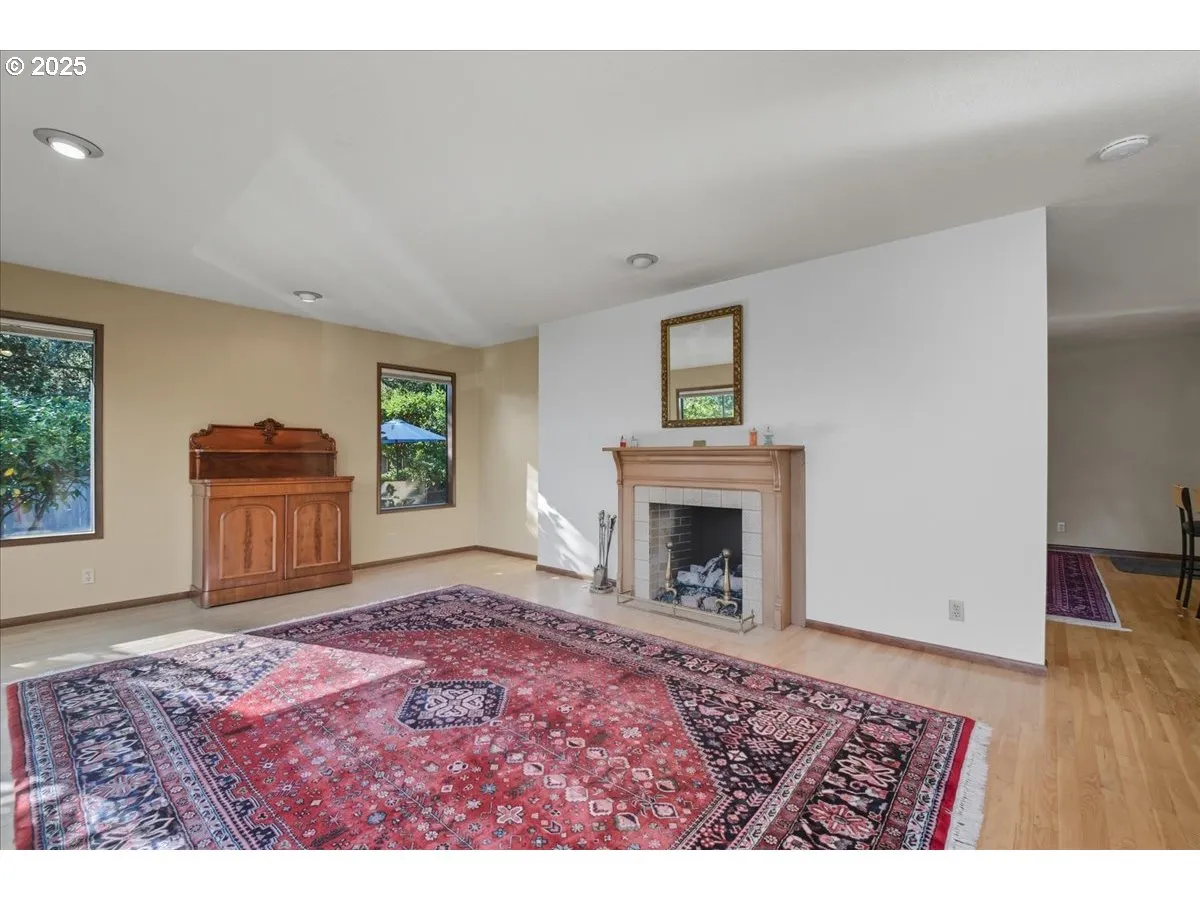 Living Room-Fireplace