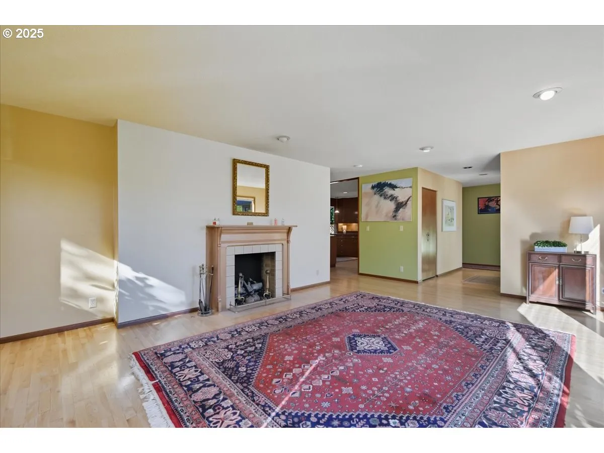 Living Room-Fireplace