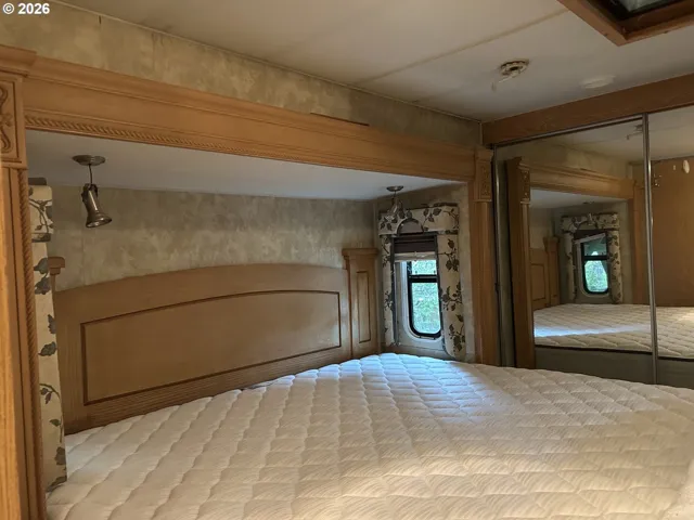 Bedroom, Primary