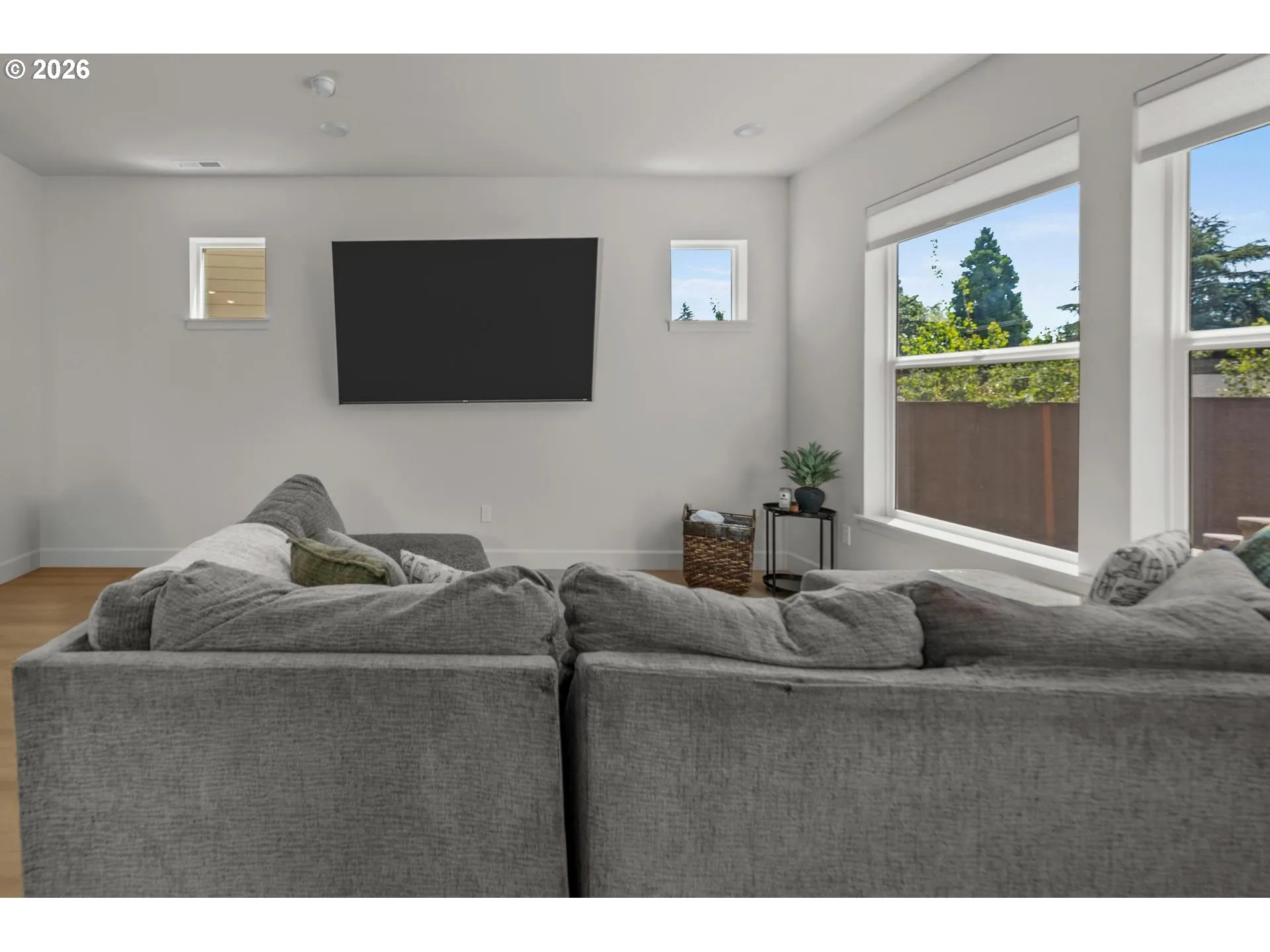 Living Room-Vaulted Ceilings