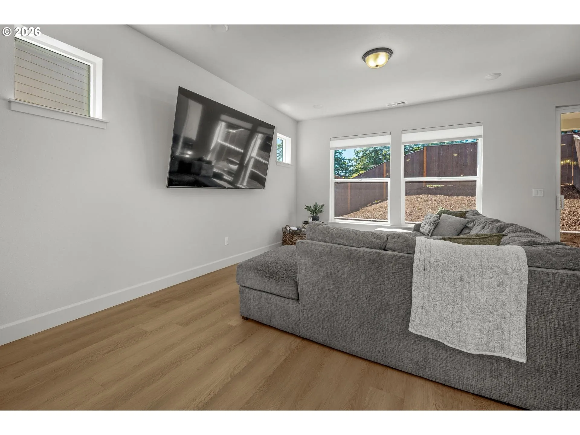 Living Room-Vaulted Ceilings