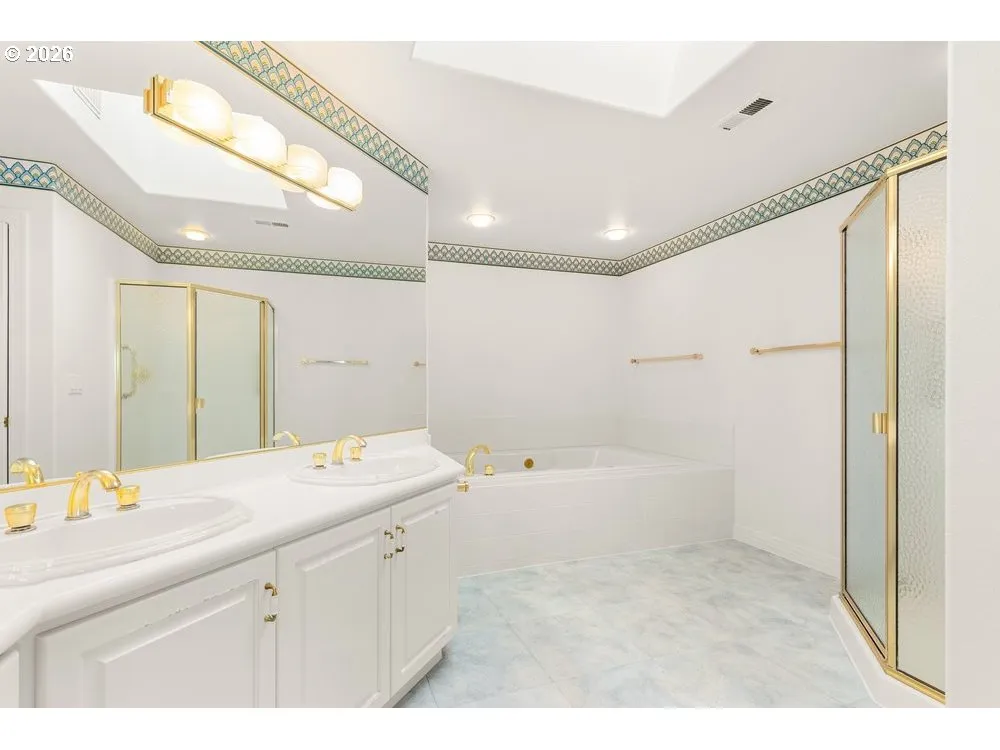 Owner's Suite Bathroom-Garden Tub