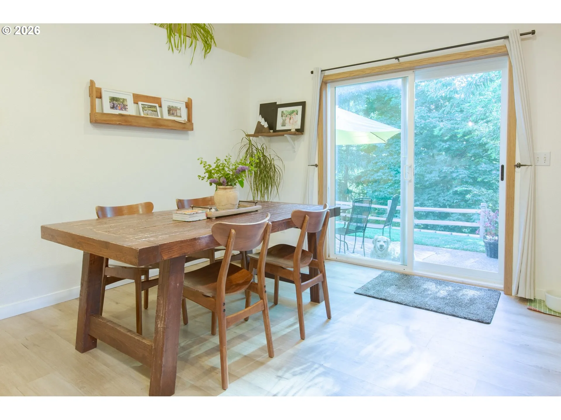 Kitchen-Eating Area