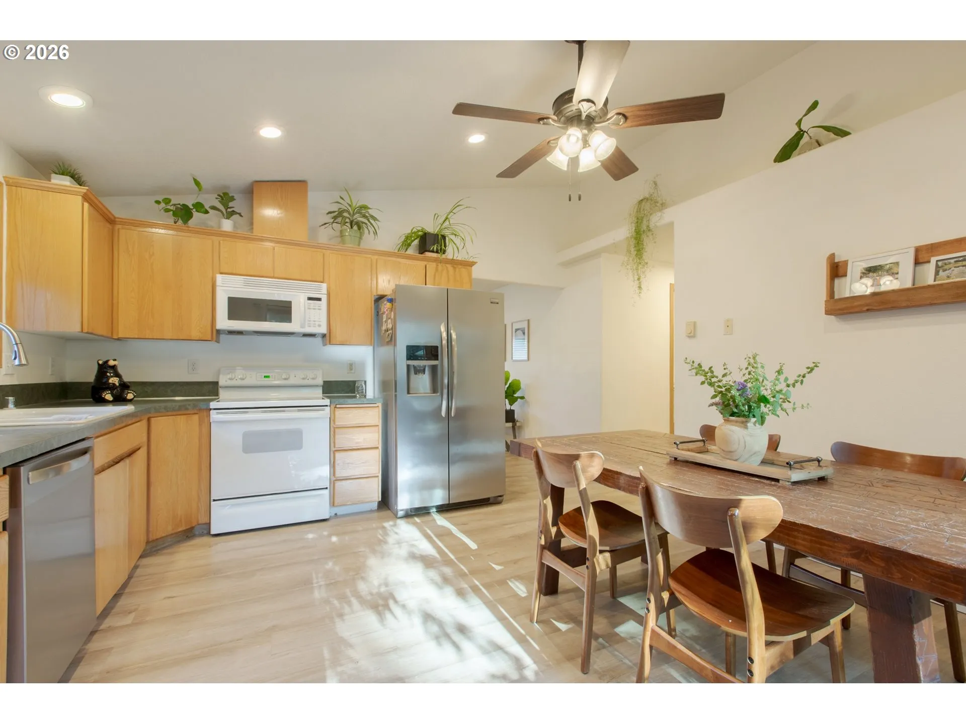 Kitchen-Eating Area