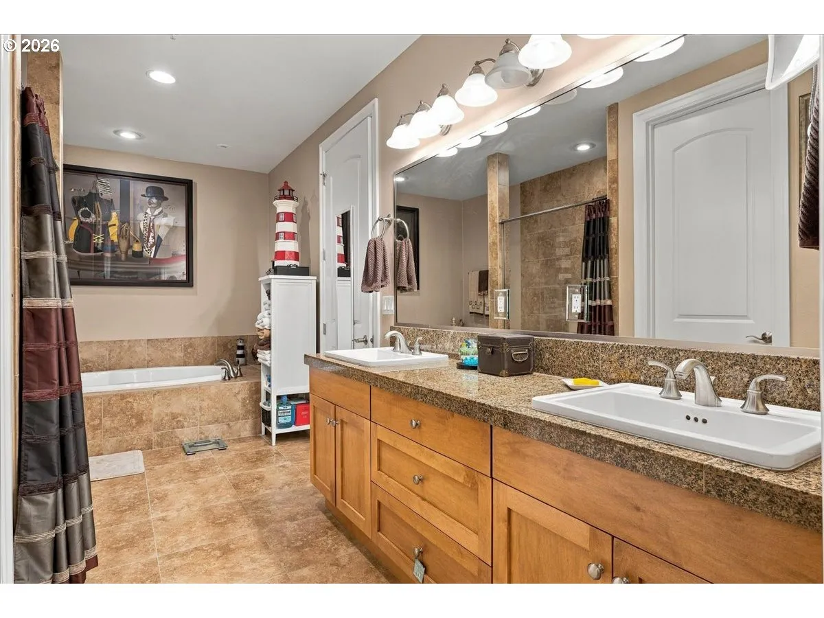 Bedroom, Owner's Suite