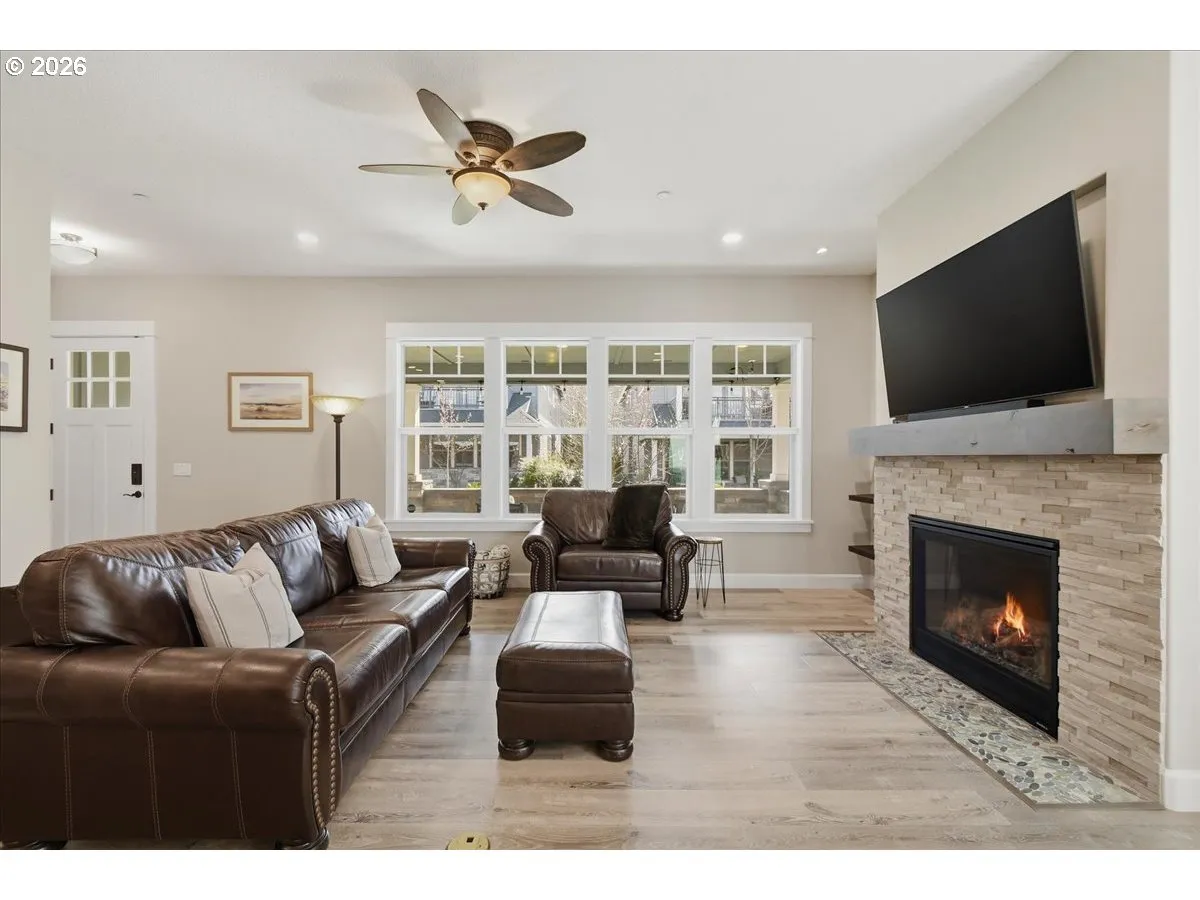 Living Room-Fireplace
