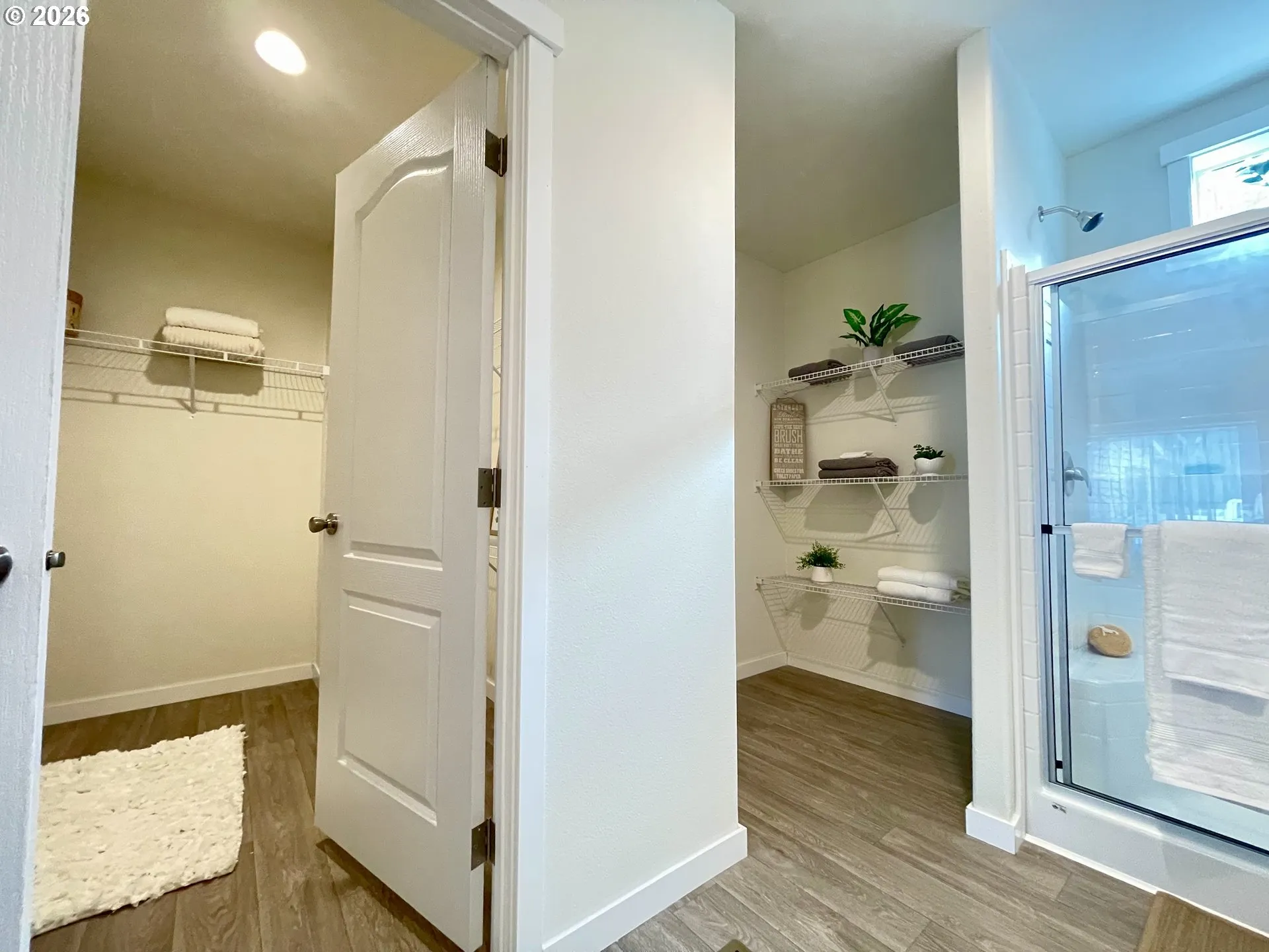 Bathroom, Attached-Walk-In Closet