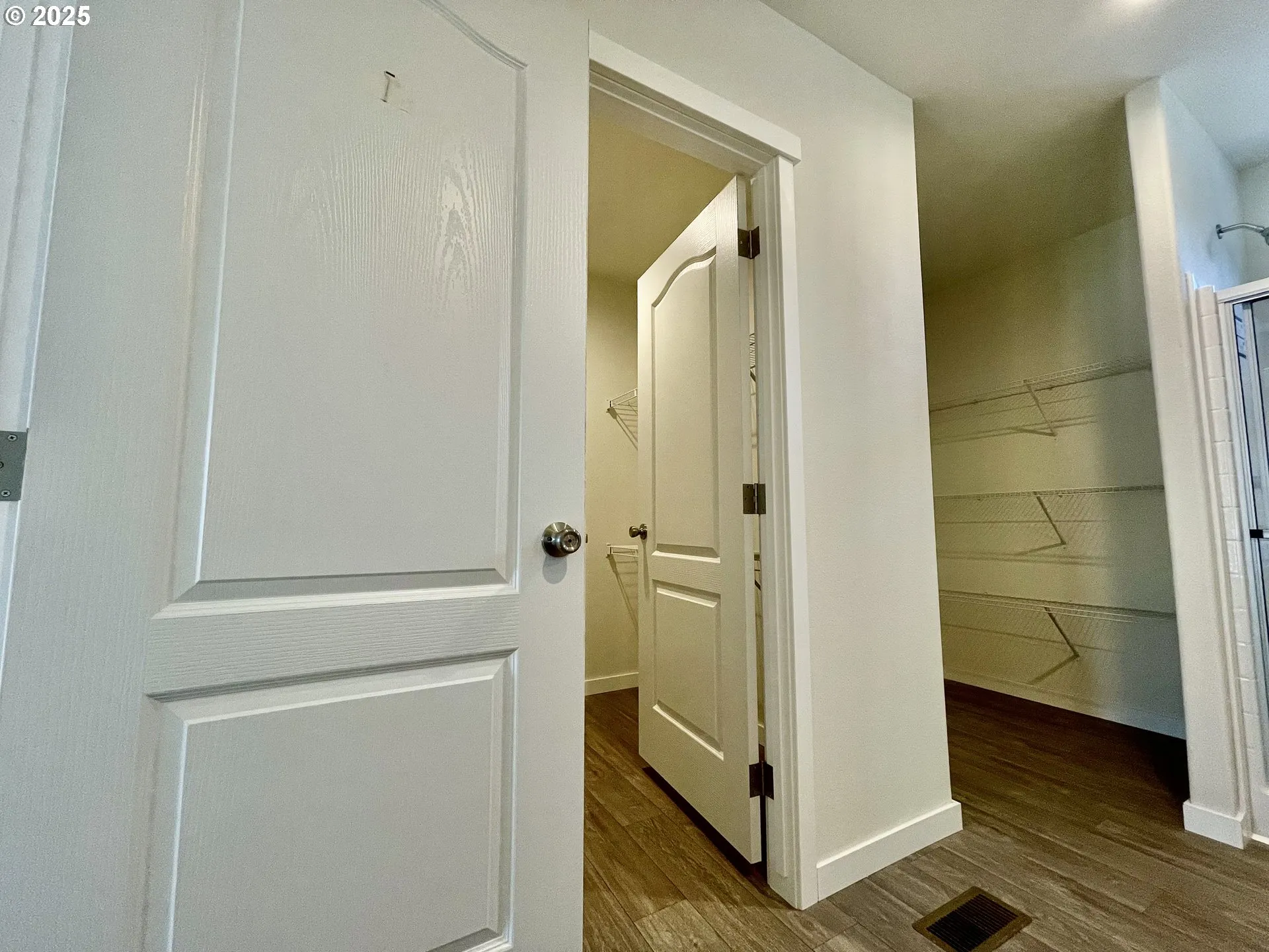 Bathroom, Attached-Walk-In Closet