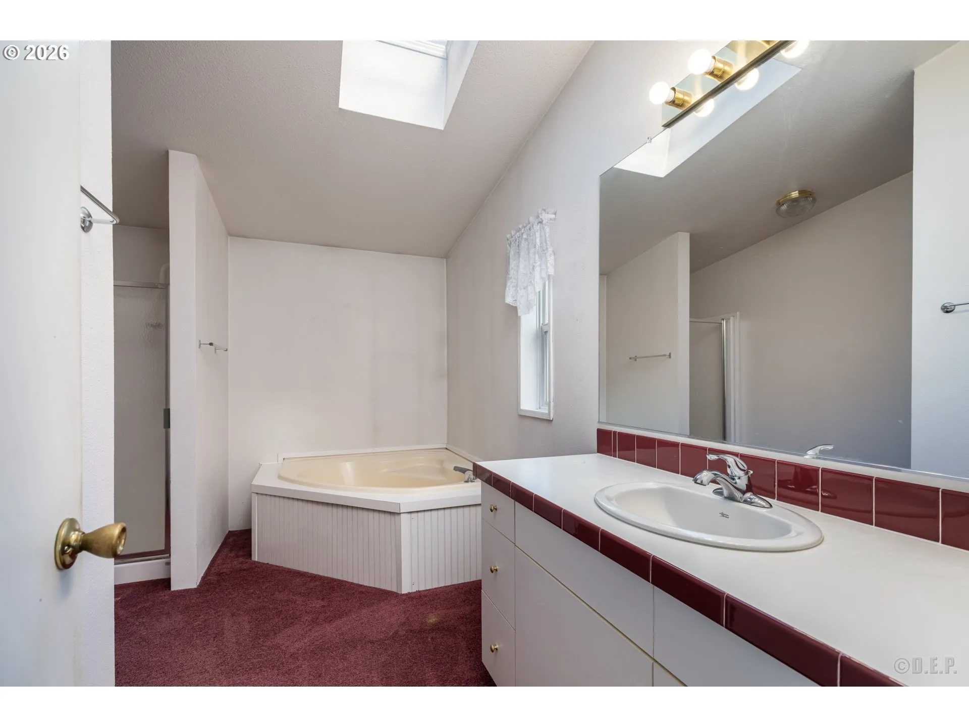 Bathroom, Attached-Garden Tub