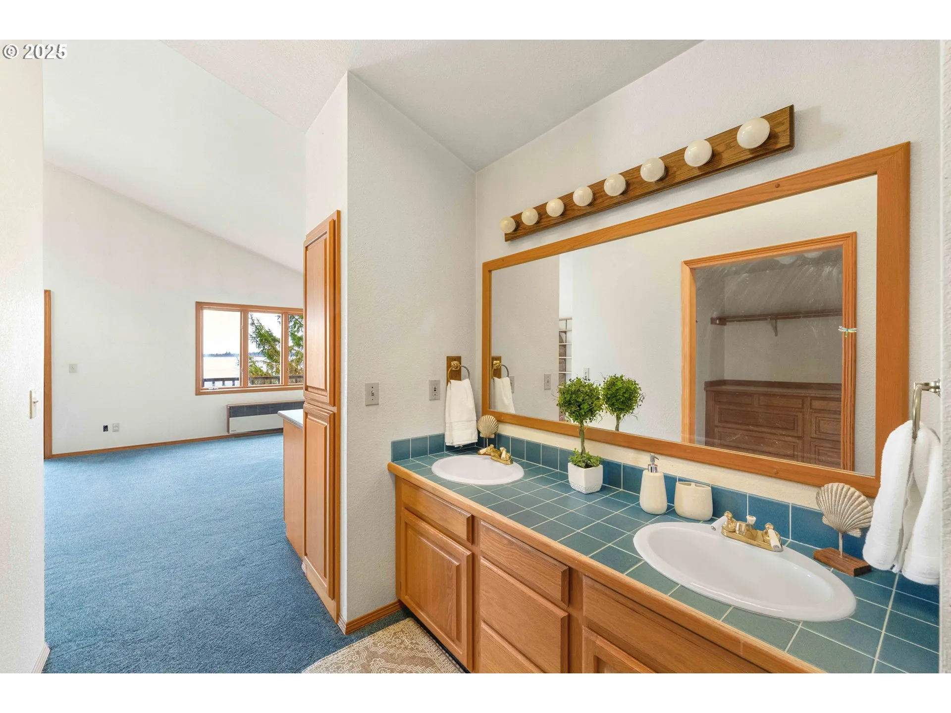 Bathroom, Attached-Double Sinks