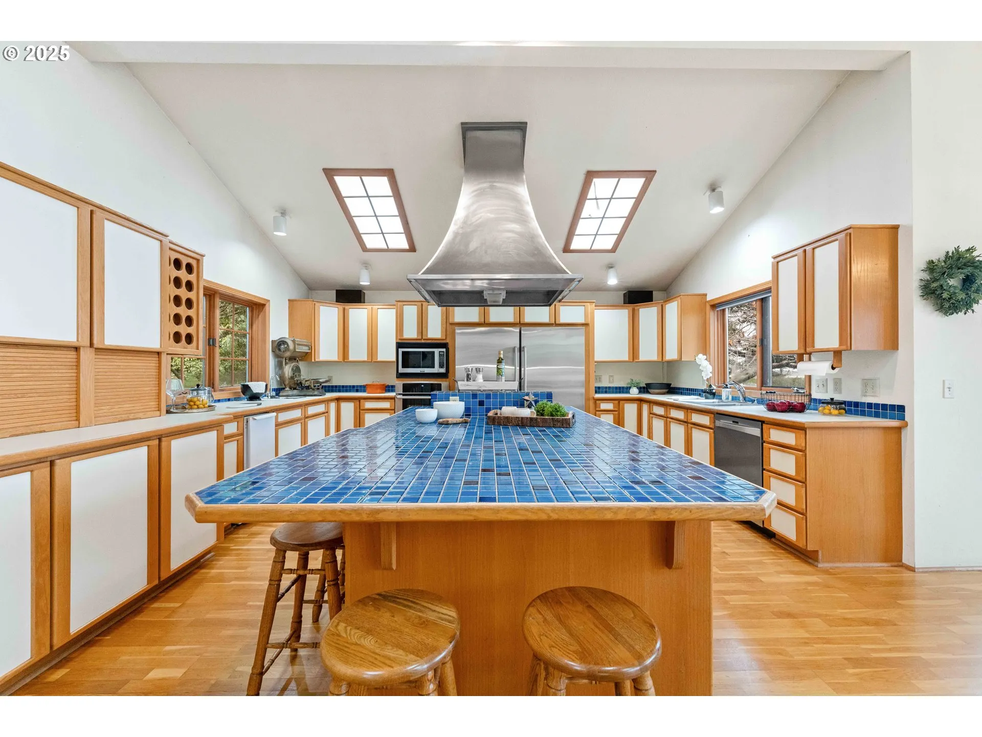 Kitchen-Breakfast Bar