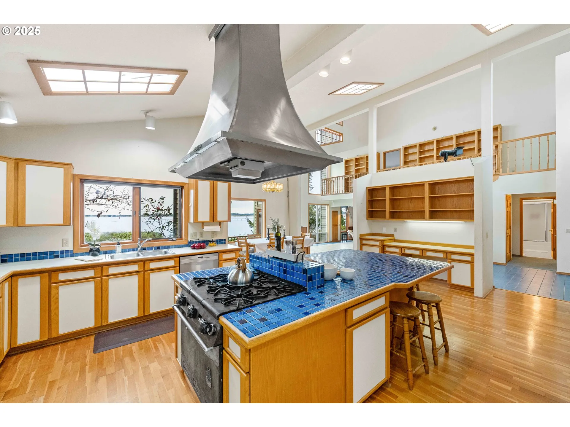 Kitchen-Cooking Island