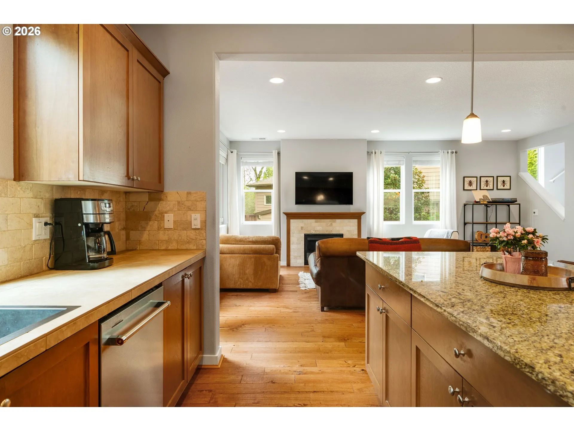 Kitchen/Living Room-Island